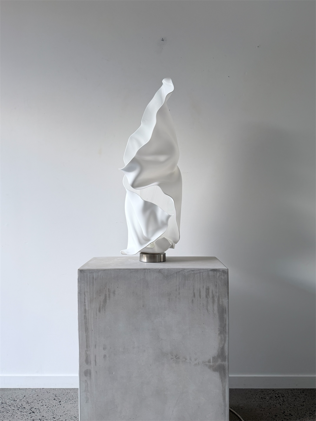 White Whisper Lamp